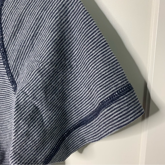 Abercrombie & Fitch Muscle Fit V-Neck Striped Shirt - Picture 3 of 15